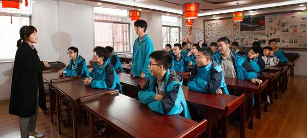 泾阳 分类教学，因材施教，采取“一类一方案、一人一目标”的教学方法