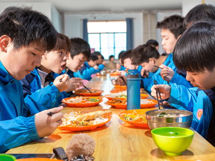 泾阳学生用餐