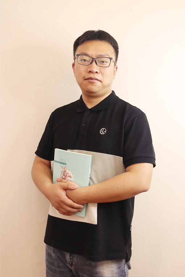 泾阳杨斌 本科学历，毕业于西安航空学院