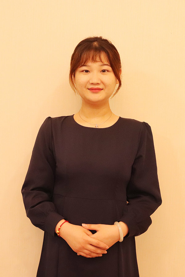 泾阳文哲 本科学历，优秀班主任
